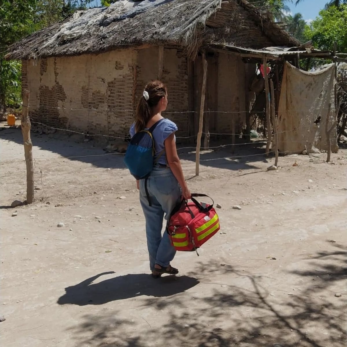 Romina Madrid. En uno de sus viajes médicos y humanitarios (Gentileza).