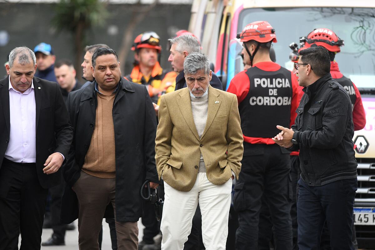 Tensión en barrio Güemes con un hombre que se atrincheró en una casa. Interviene Policía y el cuerpo especial Eter. (Ramiro Pereyra / La Voz)