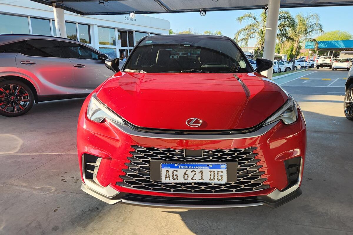 El LBX es el croosver hibrido de 3 cilindros de 136 CV motor 1.5 litros más accesible con un precio de U$S 52.800.