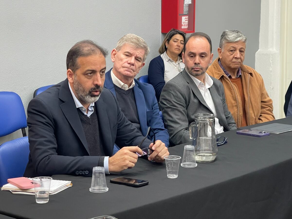 Primera audiencia conciliatoria entre autpridades y respresentantes de empresas recolectoras de residuos. (Municipalidad de Córdoba)