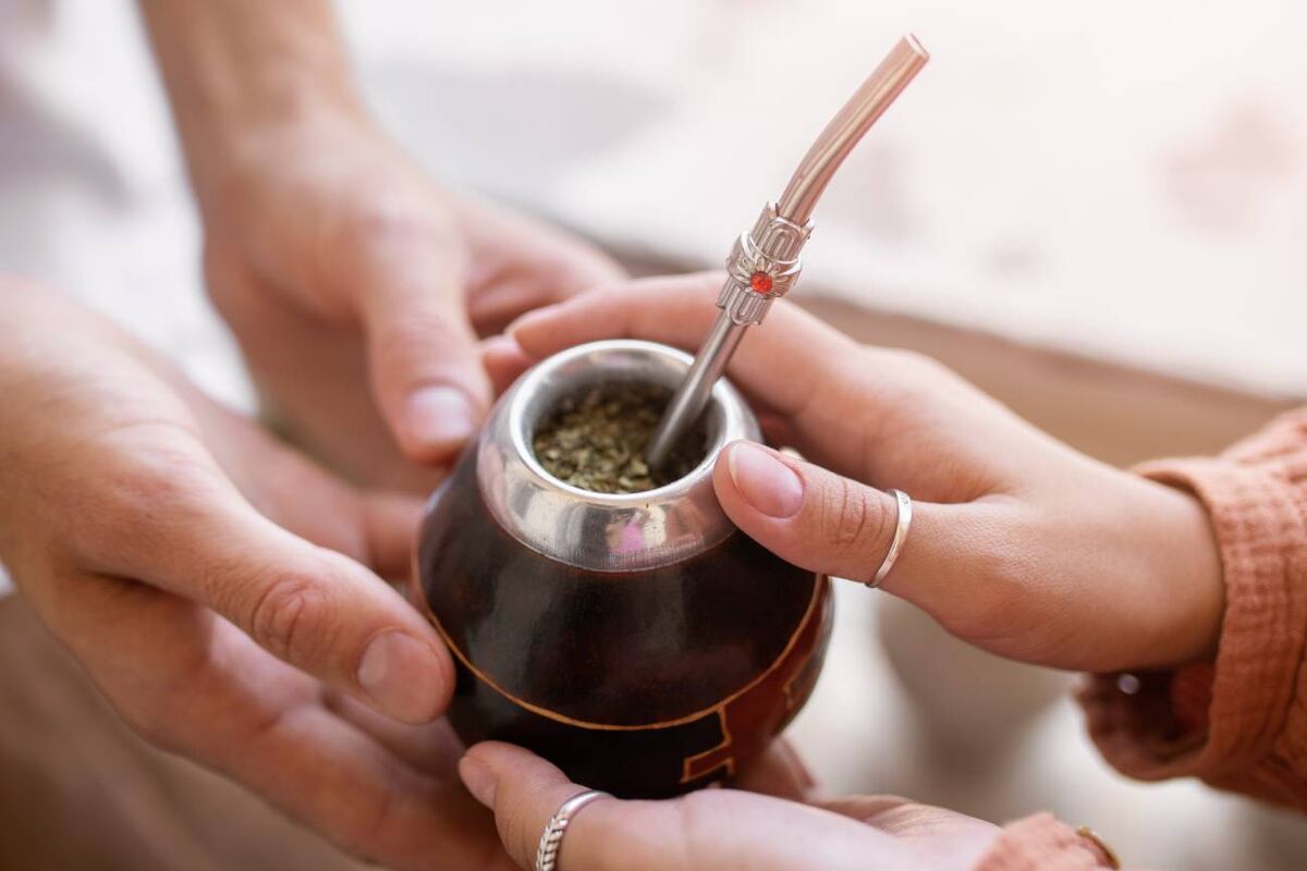 Es común que el mate se comparta. En la pandemia se pidió no hacerlo. (Freepik)