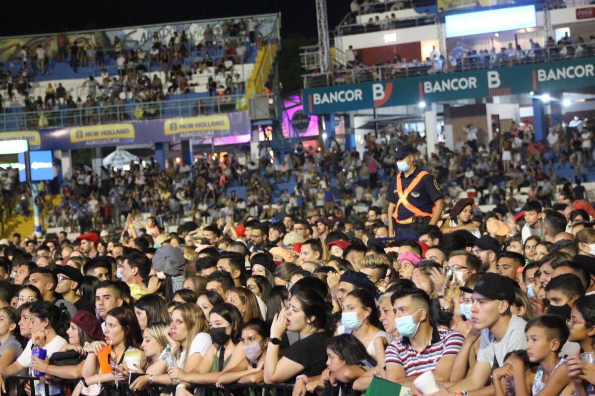 Unas 10 mil personas se acercaron al anfiteatro a ver a uno de los máximos referentes de la canción argentina.