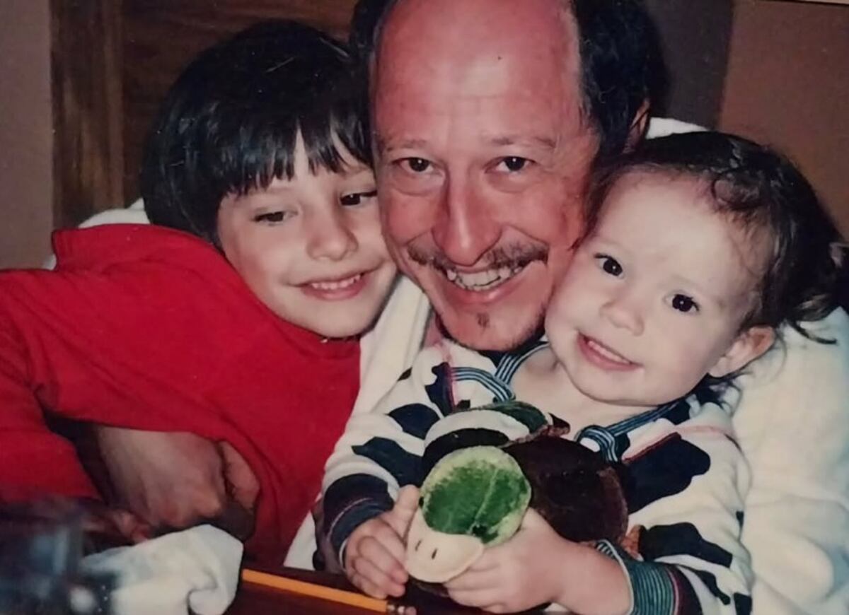 Daniel Aráoz en un Día del Padre, con Lola y Pedro, de chiquitos. (Gentileza)