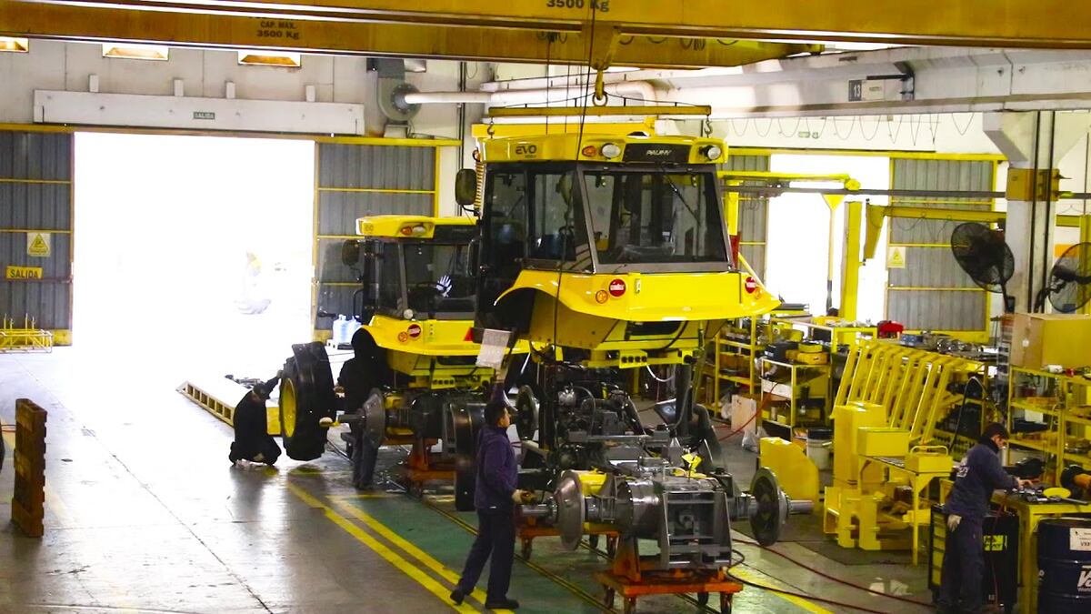 COMPETITIVIDAD. Puertas adentro, los fabricantes de maquinaria agrícola nacional buscan ser cada vez más eficientes, a la espera de una mayor recuperación en las ventas. (Gentileza Pauny)
