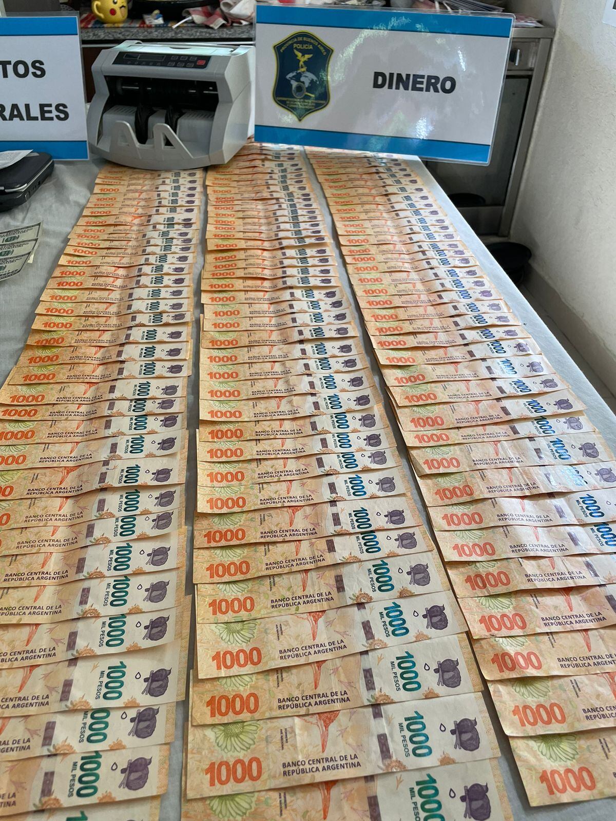 Allanamientos con secuestro de dinero, vehículos y varios detenidos. (Ministerio de Seguridad bonaerense)