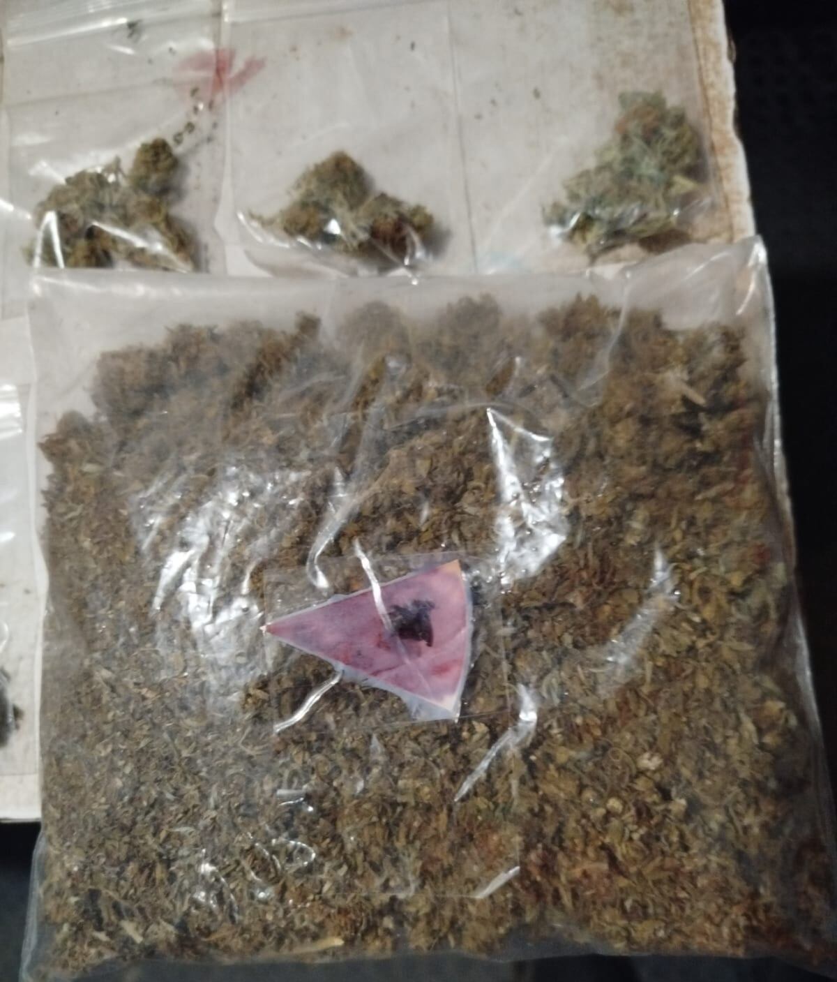 Los sujetos que arrastraron al Policía de la Caminera por seis kilómetros tenían gran cantidad de droga. (Policía de Córdoba)
