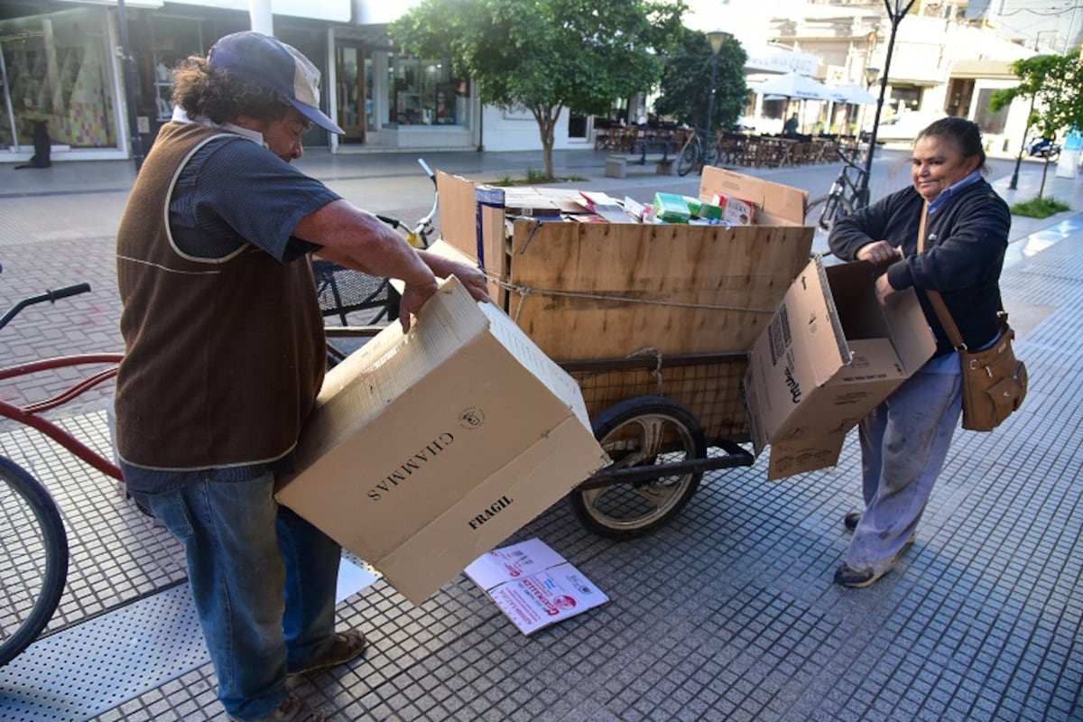 Recolectores. Recuperadores urbanos en Villa María. (La Voz)