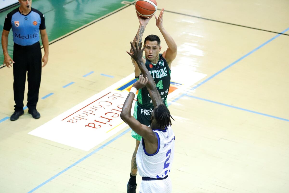 Fabián Jaimes aporta 7,1 puntos y 5,6 rebotes en un Atenas que asume la serie por la permanencia en la Liga Nacional. (Germán Ruiz / Prensa Atenas)
