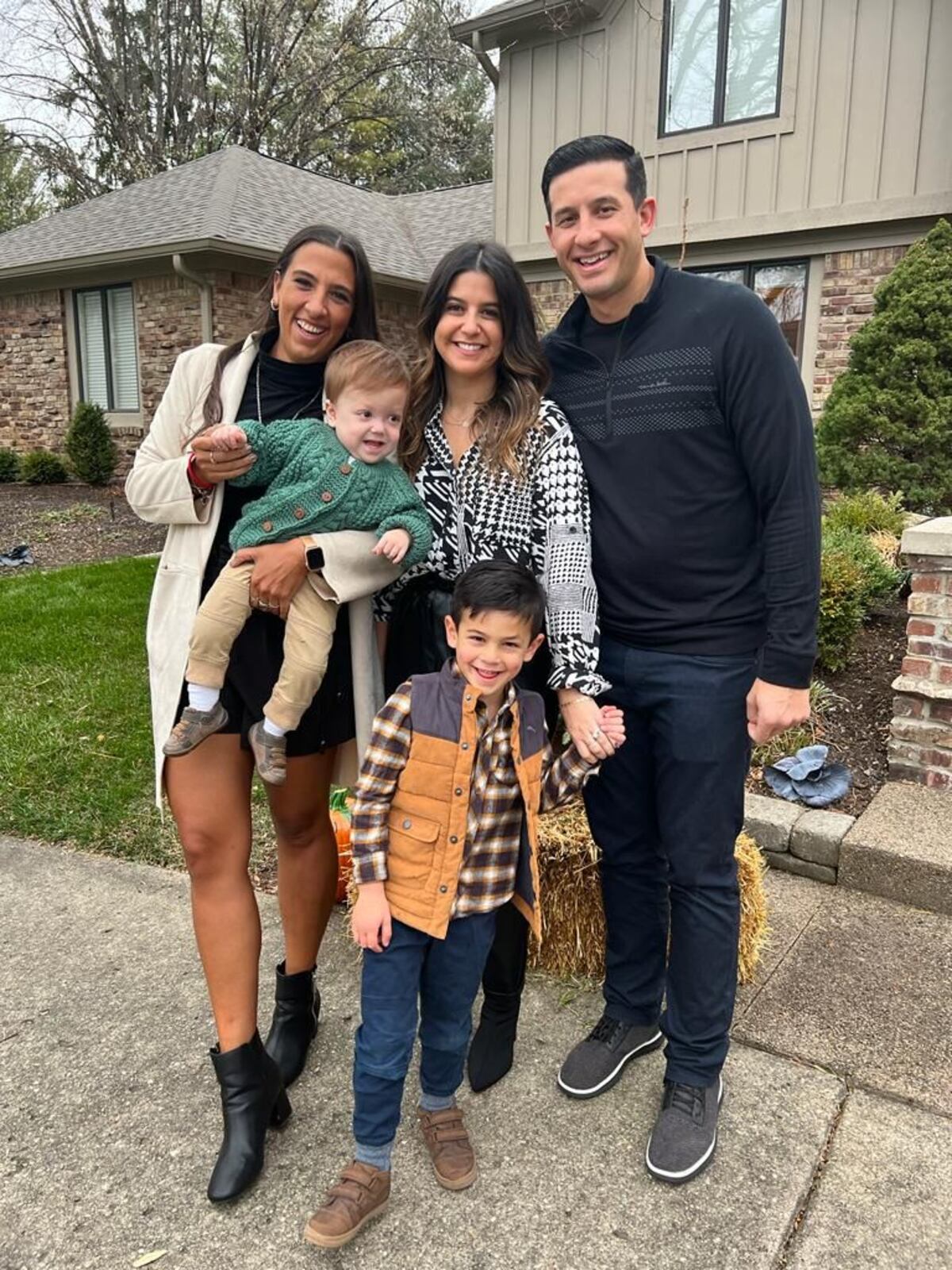 Antonella junto con Jessica, Yony y sus hijos Grayson y Asher.