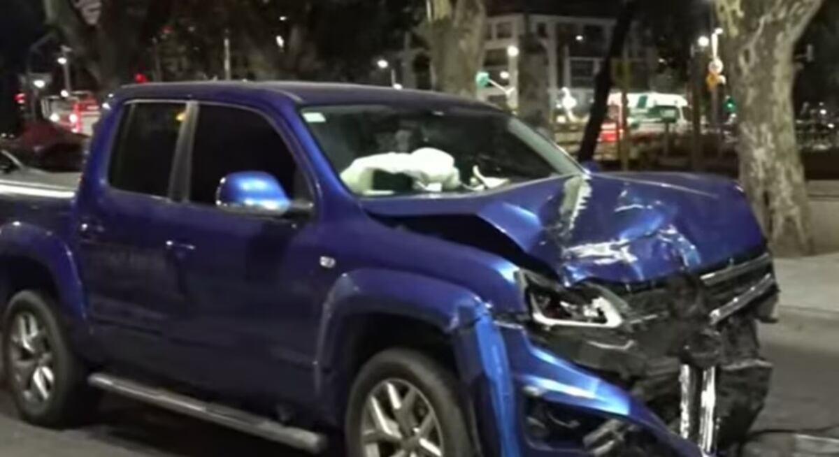 Trágico choque en Monserrat: murieron dos mujeres en un accidente que involucró a una camioneta, un auto y una bicicleta.