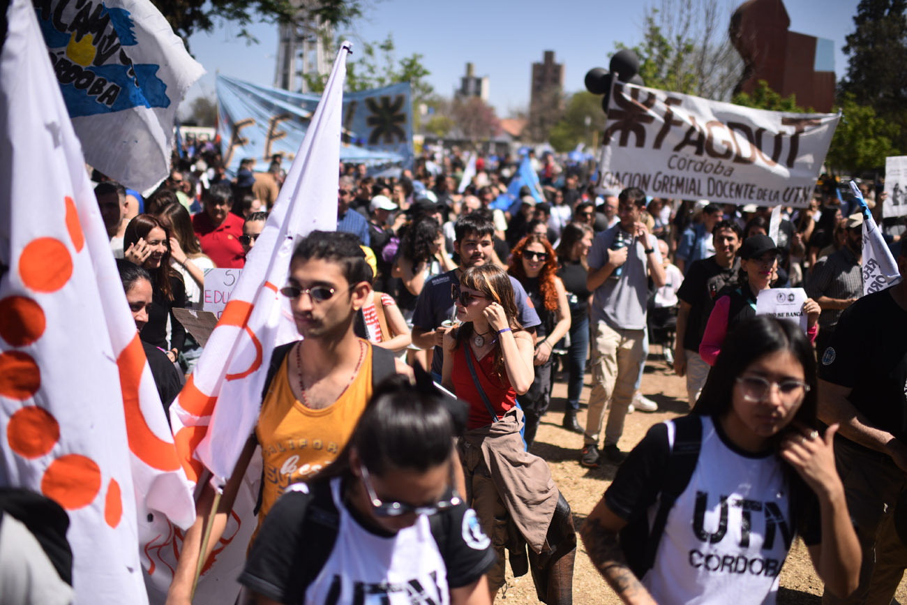 Estudiantes, docentes y egresados se movilizan contra el veto a la Ley de Financiamiento Universitario. (Pedro Castillo / La Voz)