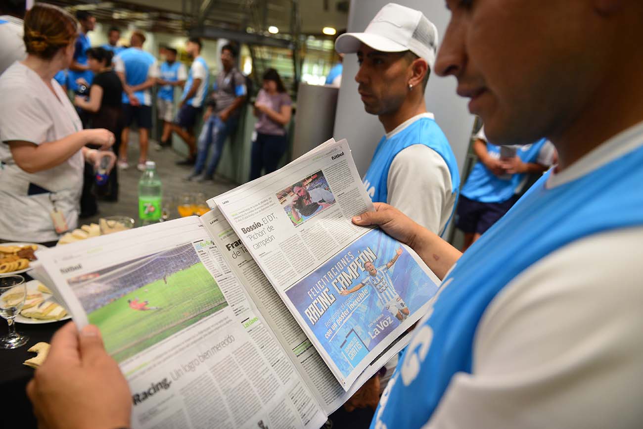 Brindis de Racing campéon en La Voz del Interior. (José Gabriel Hernández / La Voz)