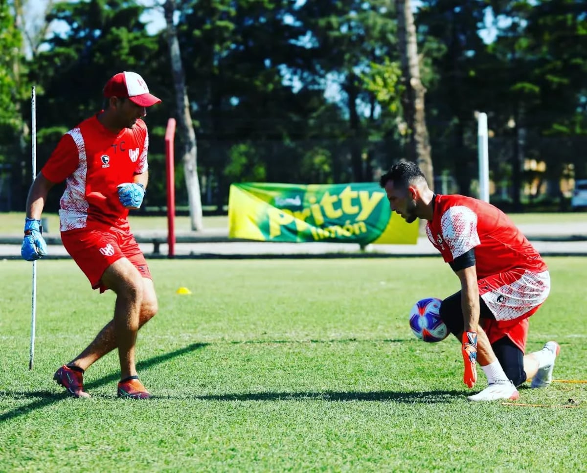 Rodrigo Cervetti entrenando a Roffo en La Agustina. (IACC).