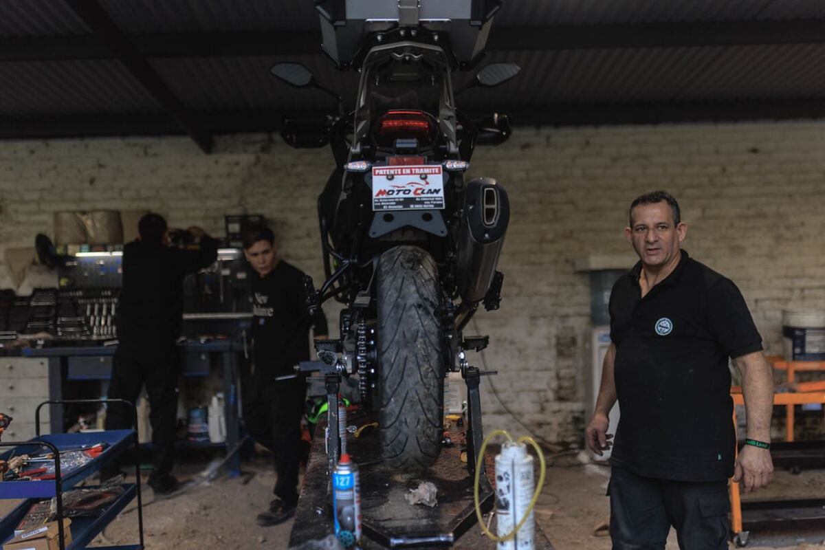 Taller oficial Benelli en el evento.