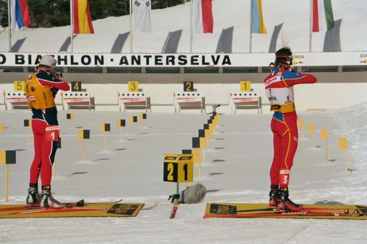 Biatlón en los Juegos Olímpicos de Invierno 2026: el deporte que combina esquí de fondo y tiro. (IBU)
