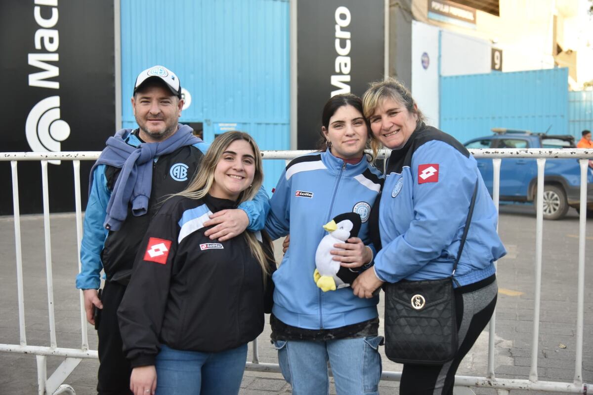 Cara 'e Cancha de Belgrano en la previa del partido con Estudiantes por la Copa de la Liga Profesional 2023. (Facundo Luque)
