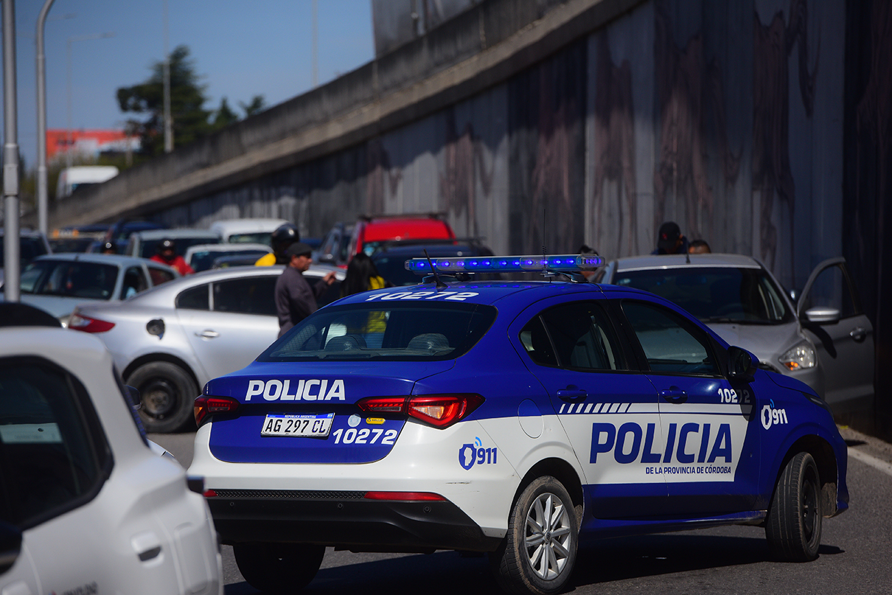 Choque entre varios autos en la colectora frente a La Voz del Interior. (José Gabriel Hernández/La Voz)