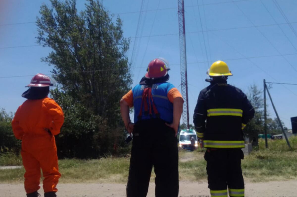 Las tareas de rescate. (La Voz)
