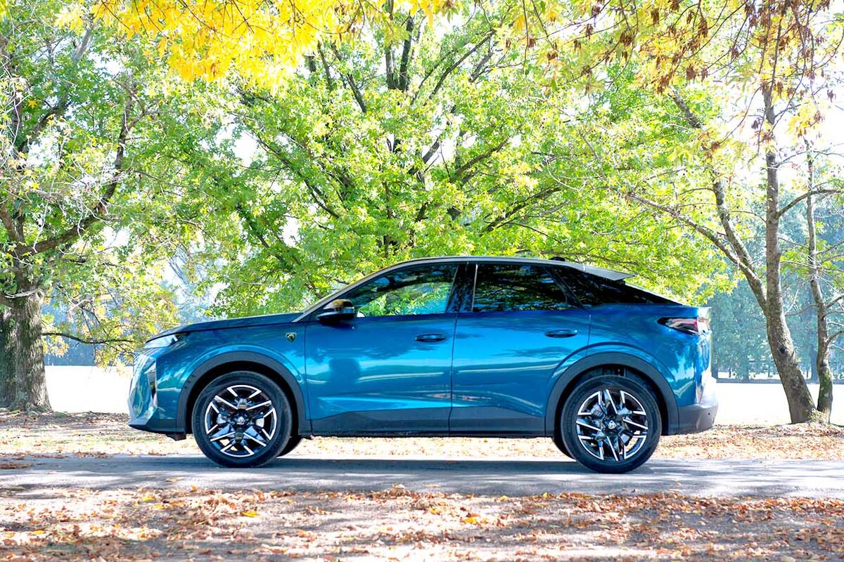 Los nuevos Peugeot 3008 y 5008 llegaron al mercado local. Se posicionan como los SUVs más lujosos y costosos de la marca.