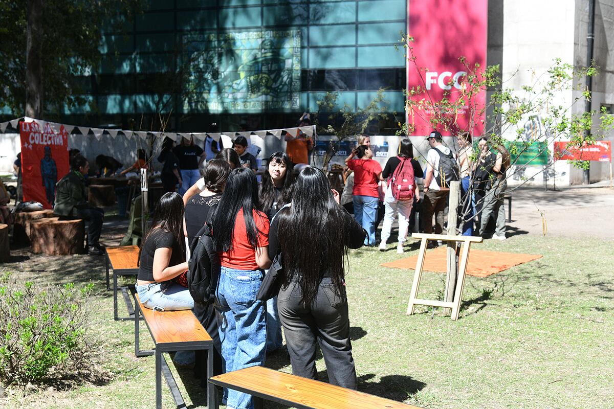 Protestas en Ciudad Universitaria contra el veto de Milei a la ley de financiamiento universitario. (Ramiro Pereyra / La Voz)
