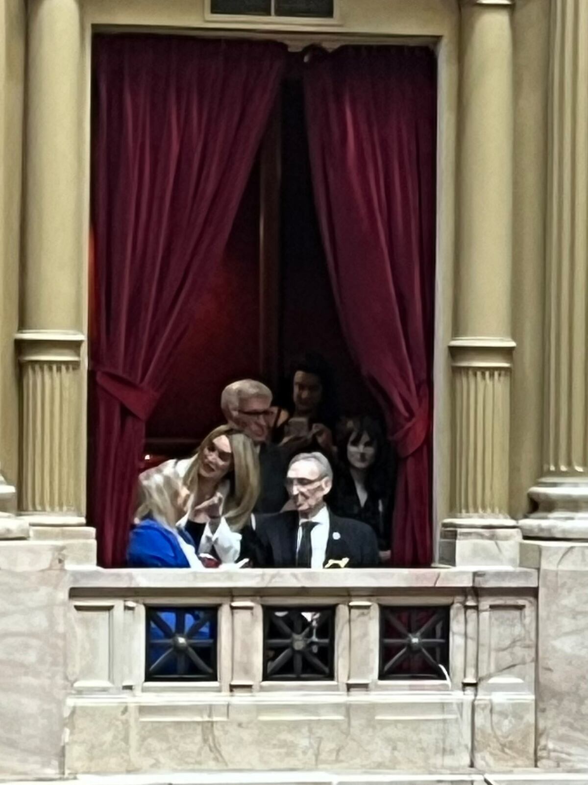 Fátima Flórez en el Congreso junto a la familia de Javier Milei (Foto: X)