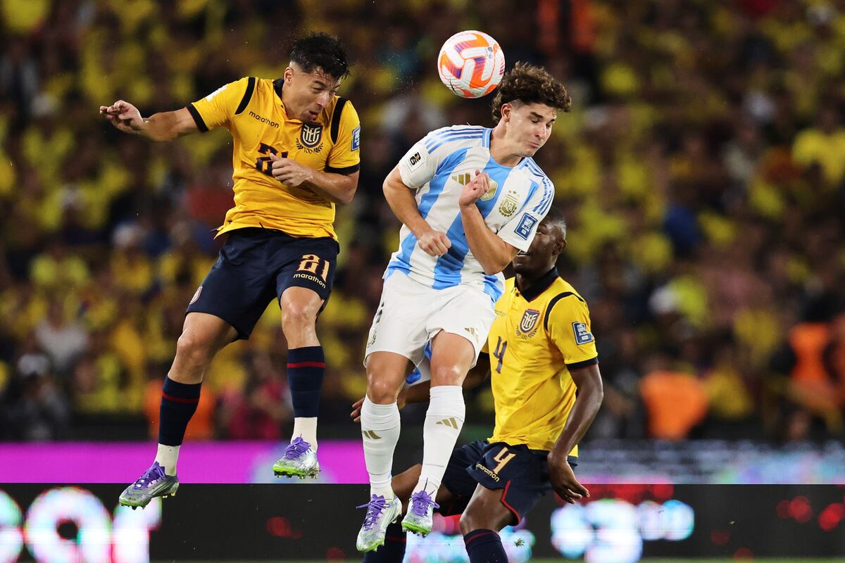El cordobés Julián Álvarez, una fija en la lista mundialista de la selección. (AP)