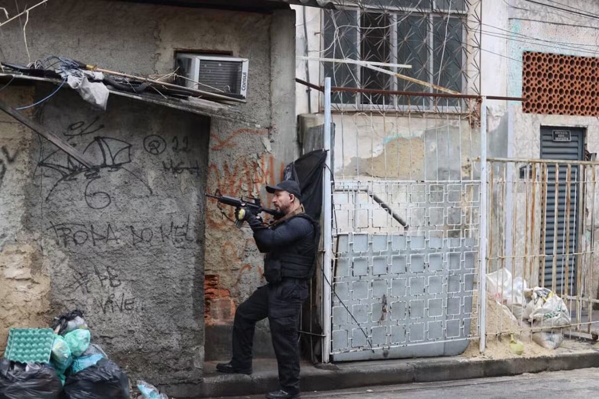 Río de Janeiro. Al menos 60 muertos y más de 80 detenidos en un megaoperativo en dos favelas. (Gentileza OGlobo)