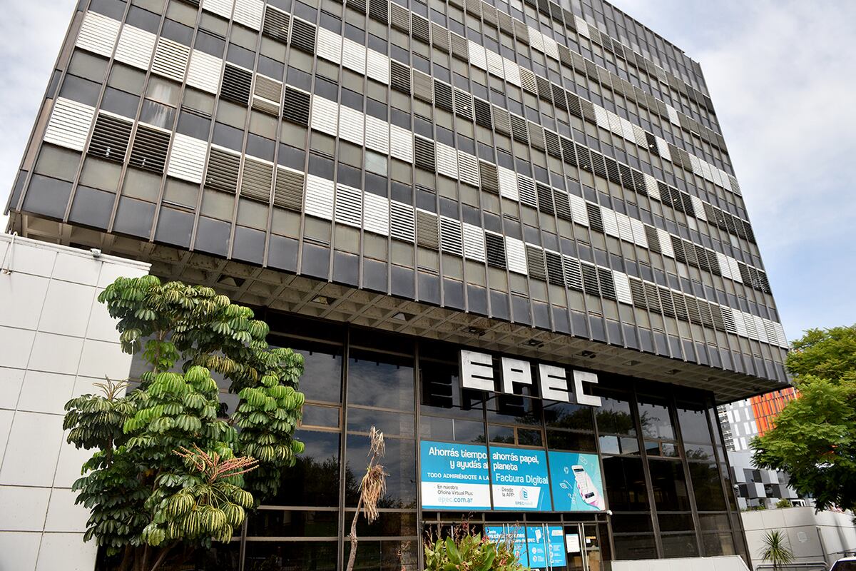 Fachada del edificio sede de Epec sobre calle La Tablada, Córdoba. (José Gabriel Hernández / La Voz)