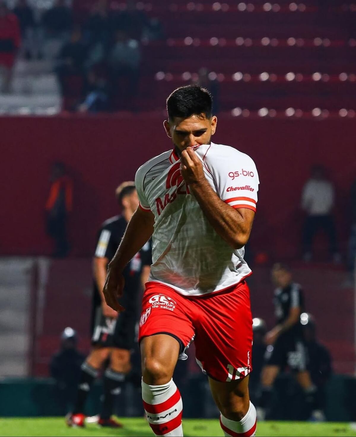"El Chino" Romero y su amor por Instituto. Se queda para mostrar otra imagen en 2025. (IACC).