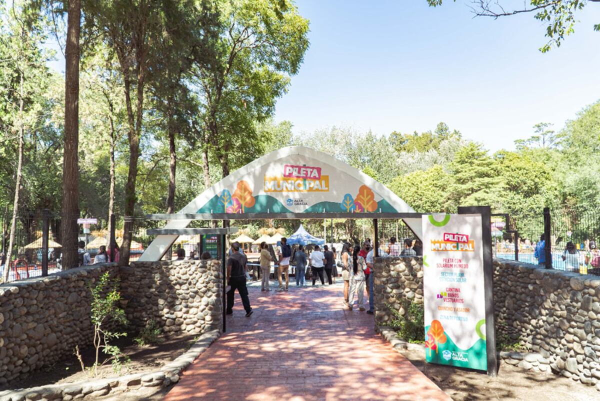 La Pileta Municipal se encuentra en el corazón del Parque García Lorca, Reserva Natural desde el 2013. / Municipalidad de Alta Gracia
