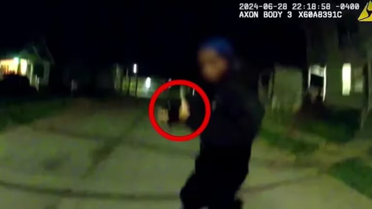 Investigación. Las autoridades buscan determinar si el disparo de la Policía. fue justificado o no. (Captura de video / El Doce)