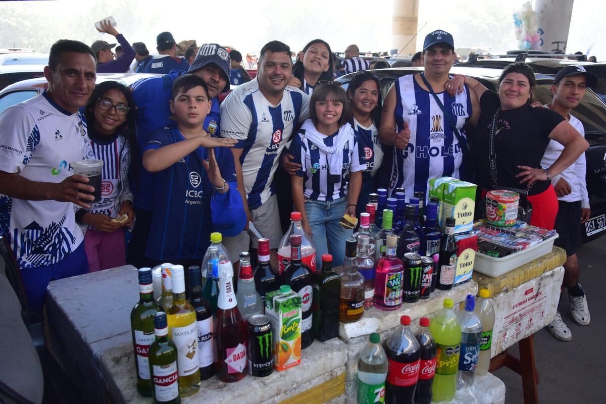 La previa del clásico entre Talleres y Belgrano en el Kempes. (Ramiro Pereyra / La Voz).