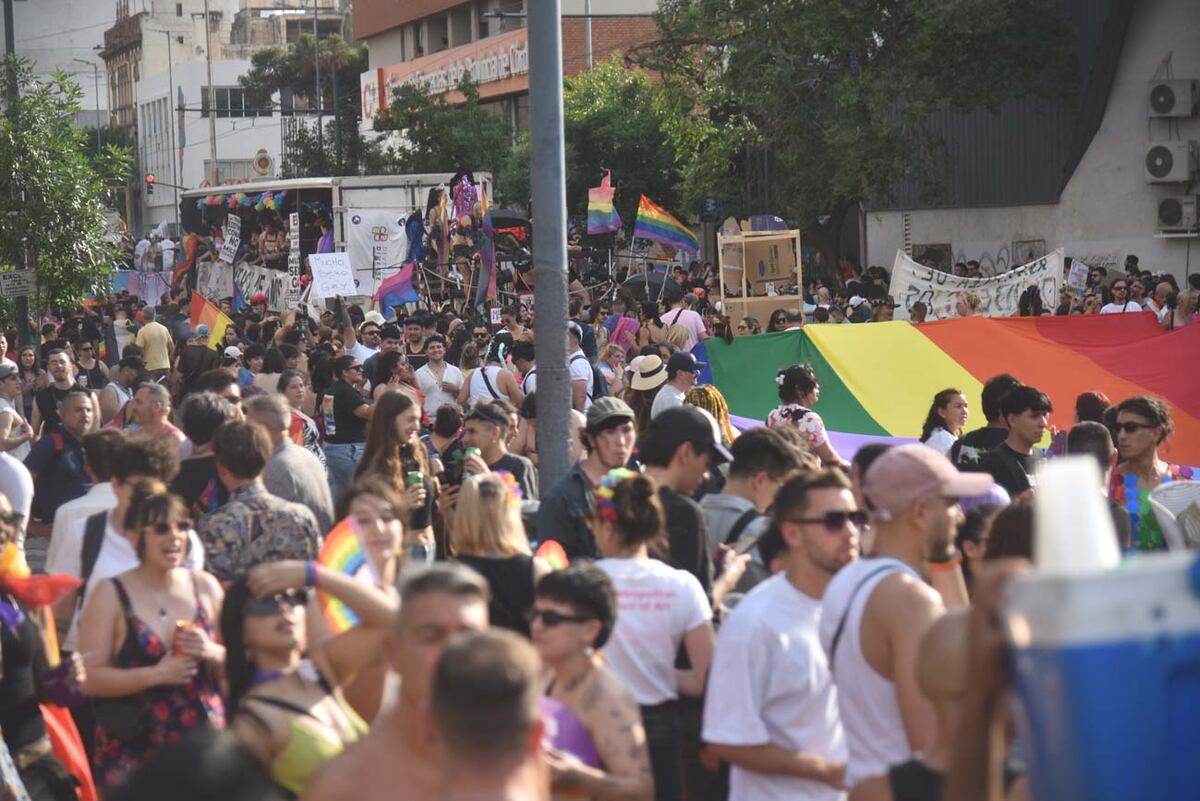 Marcha del Orgullo LGBTIQNB+ el sábado en la ciudad de Córdoba.  (Facundo Luque / La Voz)
