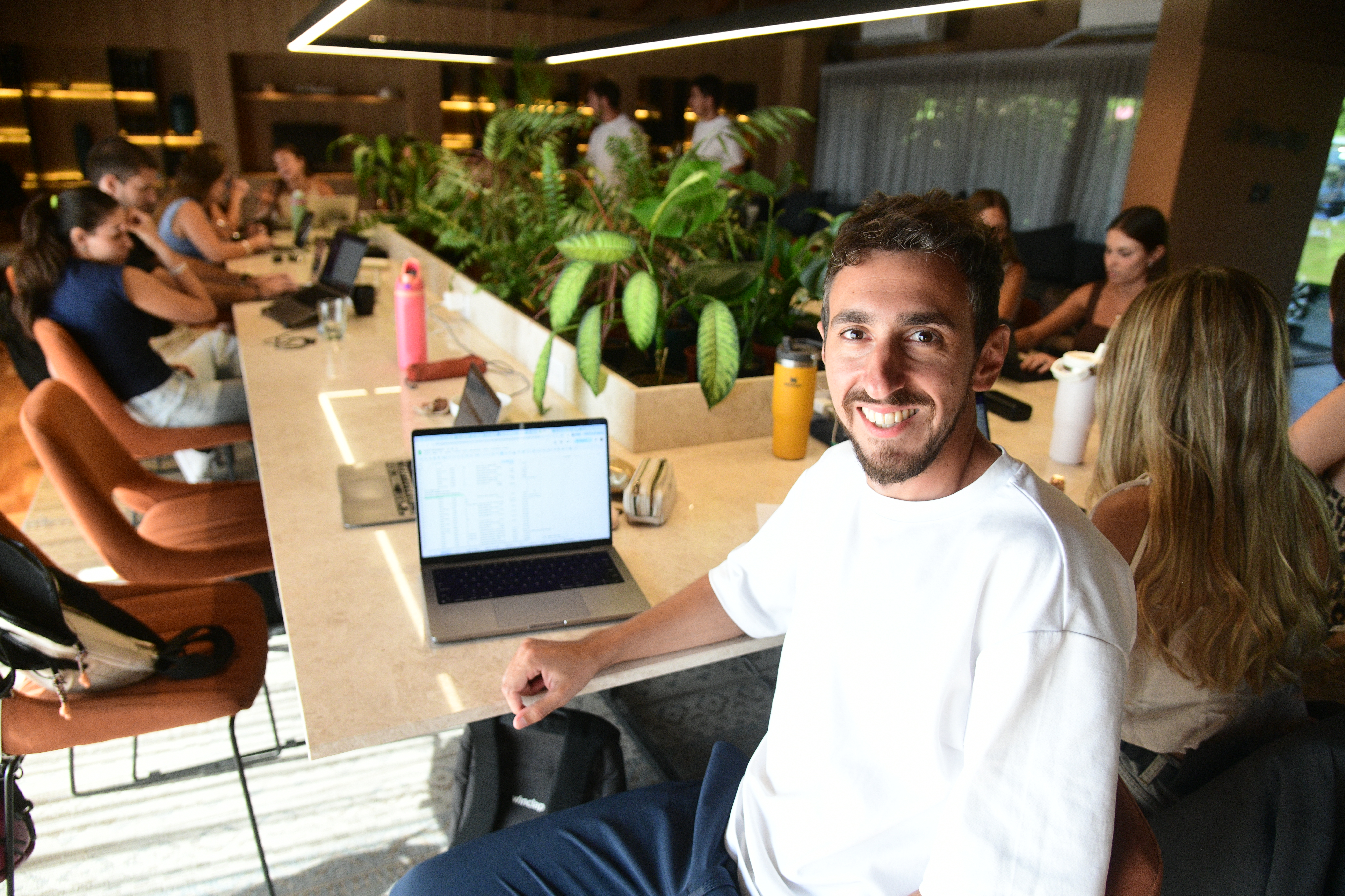 LA RED. Sáenz indicó que la plataforma cuenta con una red de 14 mil creadores de contenidos. (Javier Ferreyra / La Voz)
