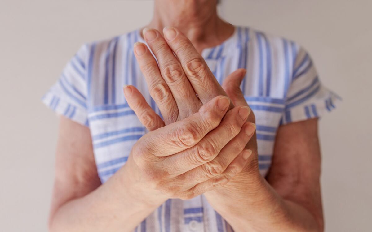 Parkinson: 3 hábitos diarios avalados por la ciencia que reducen el riesgo neurológico