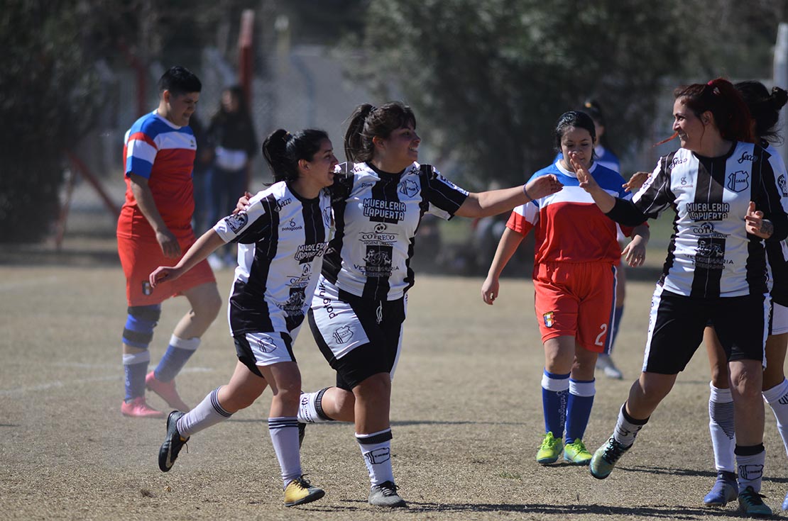 La vuelta del fútbol femenino en Córdoba. (José Gabriel Hernández)