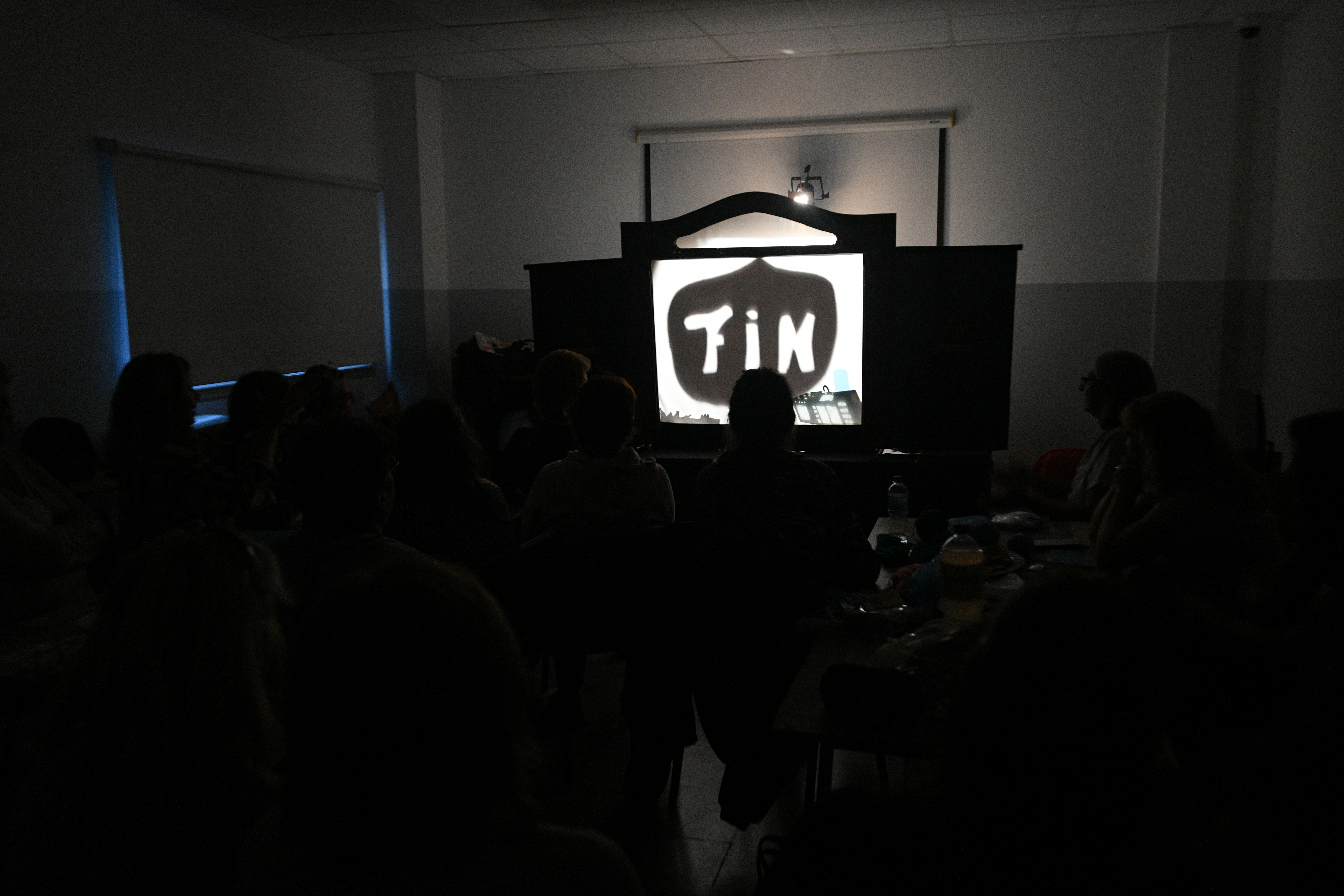 Taller de títeres de sombras en el Hospital Oncológico de Córdoba. (Javier Ferreyra/La Voz)