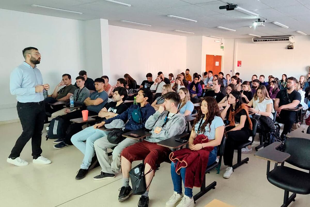 El Puente de Estudiar a Construir es un espacio de encuentro entre el ámbito académico y el sector productivo del rubro.