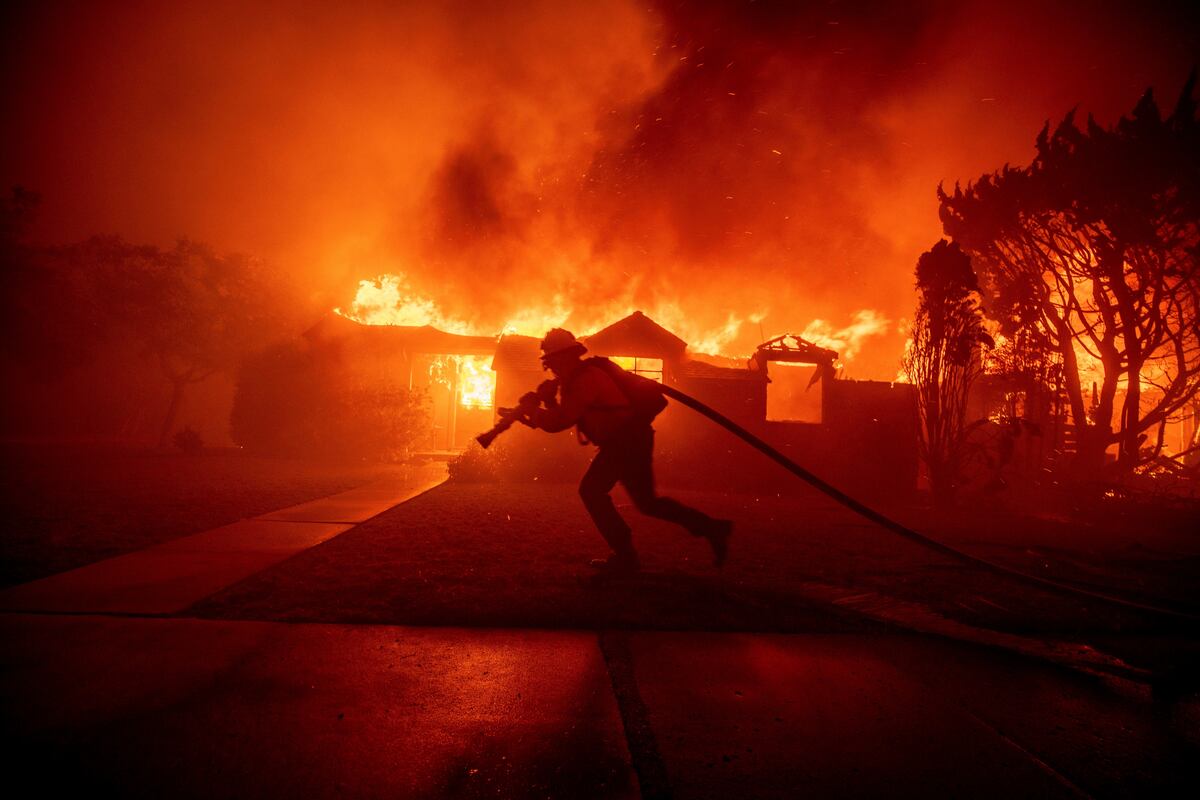 Impactantes incendios en California y parte de los Estados Unidos. (AP)