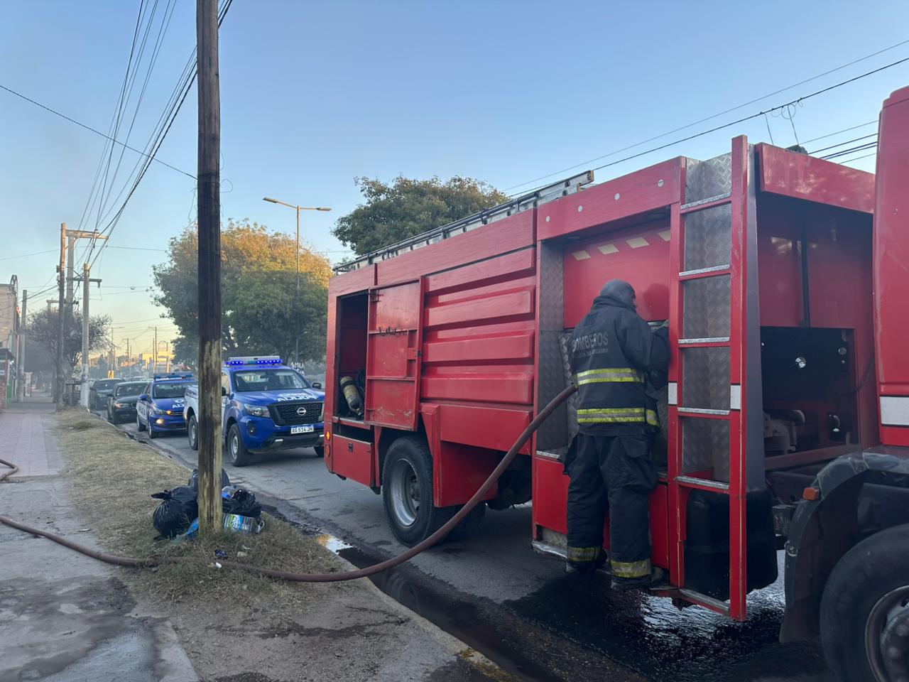 Daños en dos incendios en Córdoba. (Policía)