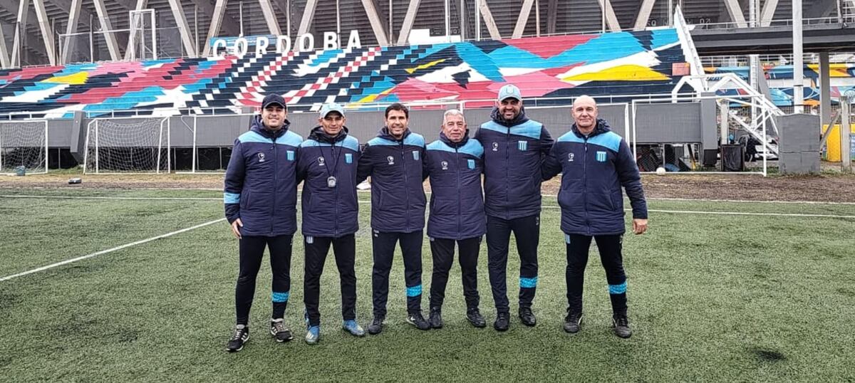 Diego Cochas y su cuerpo técnico.