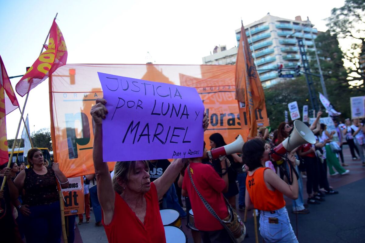 La Asamblea Ni Una Menos Córdoba marcha pidiendo justicia por Luna Giardina y su madre, Mariel Zamudio, asesinadas el 11 de octubre. (Javier Ferreyra / La Voz)