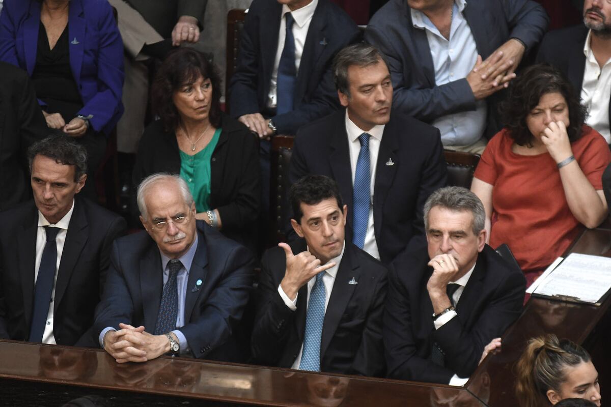 Se abre hoy el 141° período de sesiones ordinarias del Congreso de la Nación. El presidente Alberto Fernández fue recibido por la vicepresidenta Cristina Fernández de Kirchner, la presidenta de la Cámara de Diputados Cecilia Moreau y la presidenta provisional del Senado, Claudia Ledesma Abdala. (Federico López Claro / La Voz)