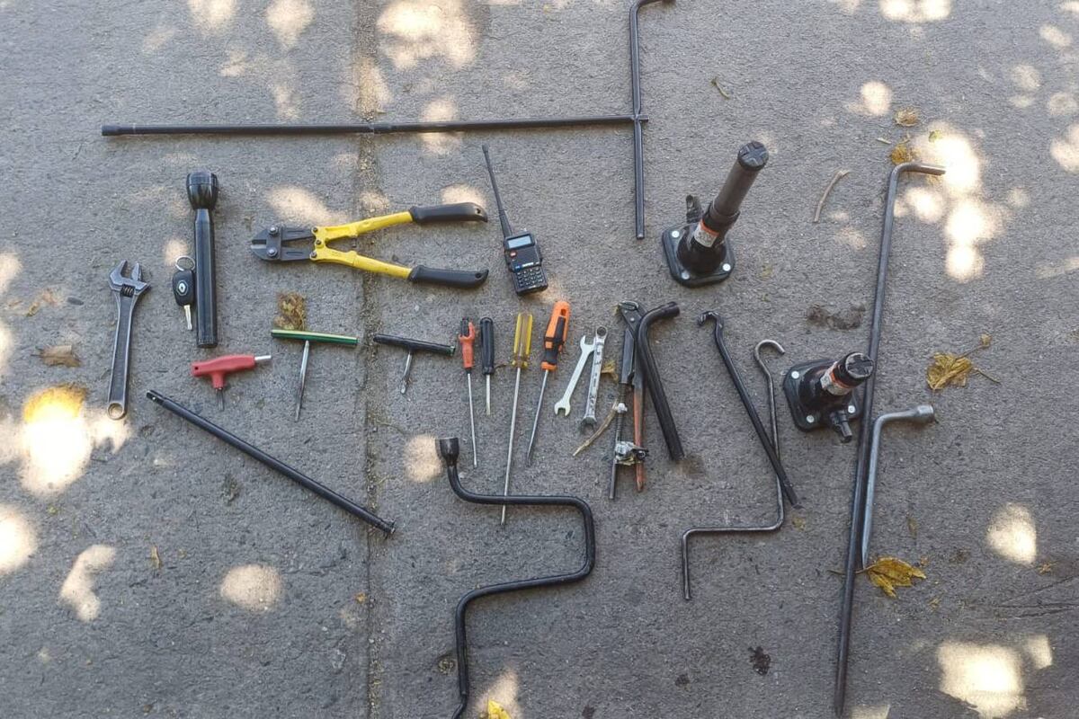 Las herramientas que habrían utilizado los ladrones para el robo. (Policía de Córdoba)