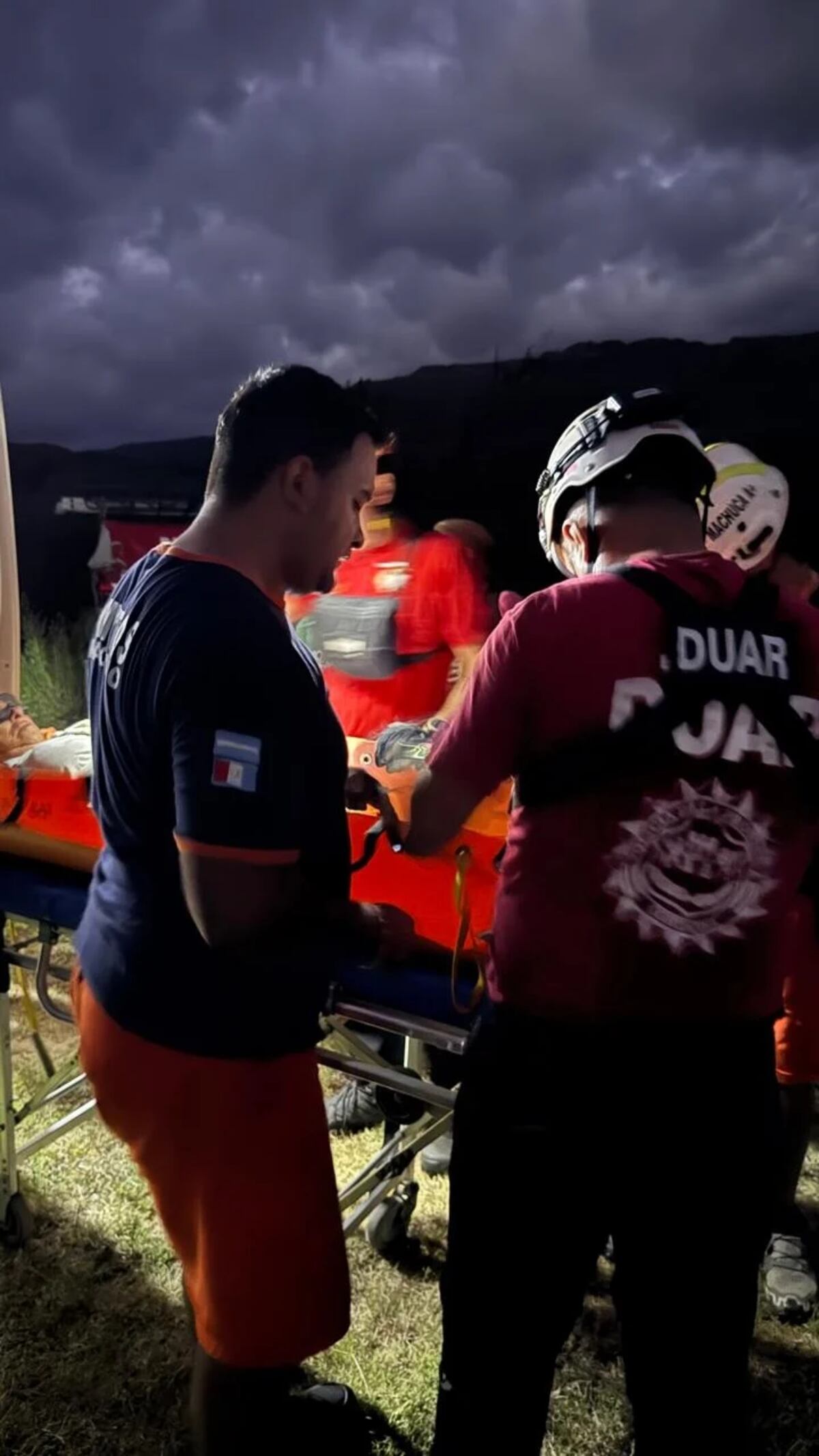 Rescataron a una mujer en una zona agreste de Paraje Río Hondo.