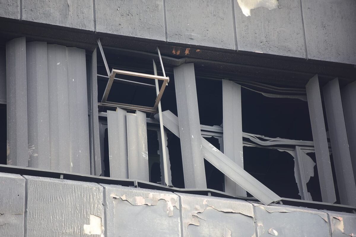 Así quedó el edificio tras el incendio. (La Voz/José Gabriel Hernández)