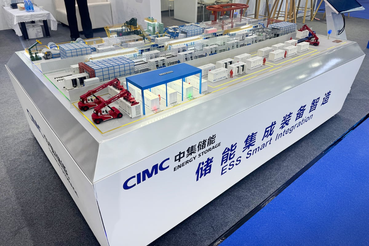 Energy Storage- maqueta de Sistema de Contenedores para Almacenamiento de Energia presentada en la Expo.