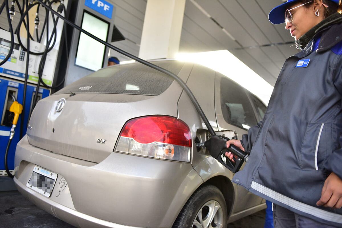 Vuelven a aumentar los combustibles (José Gabriel Hernández/LaVoz).