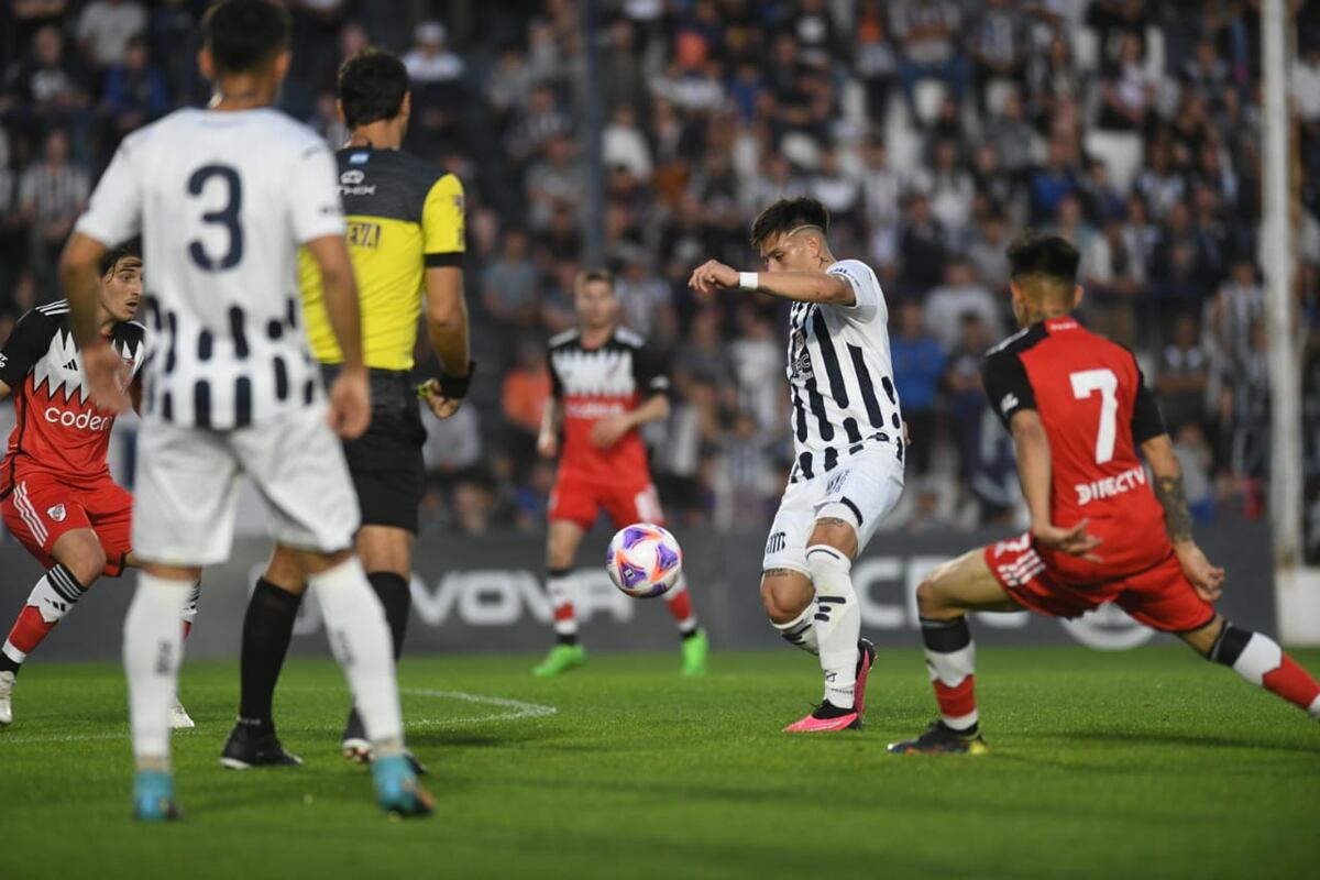 La Reserva de Talleres enfrentó a la de River en La Boutique por la Copa Proyección 2023. (Javier Ferreyra / La Voz)
