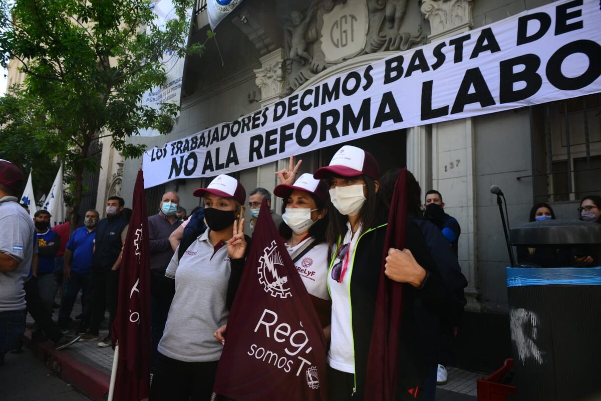 La CGT se movilizó en Córdoba. (José Hernández / La Voz)